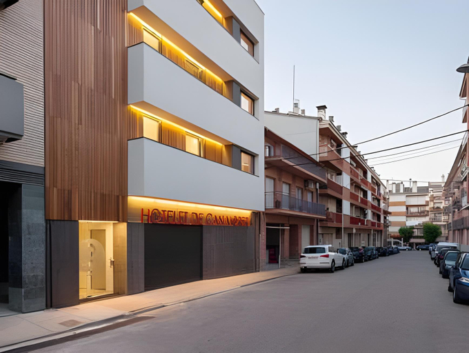 Exterior & Views