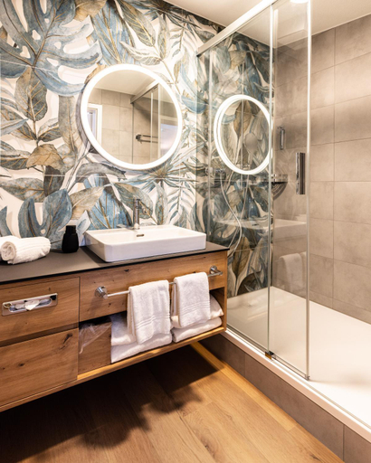 Bathroom, Hotel Piz Badus, Uri
