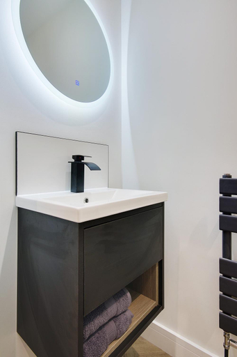 Bathroom 10