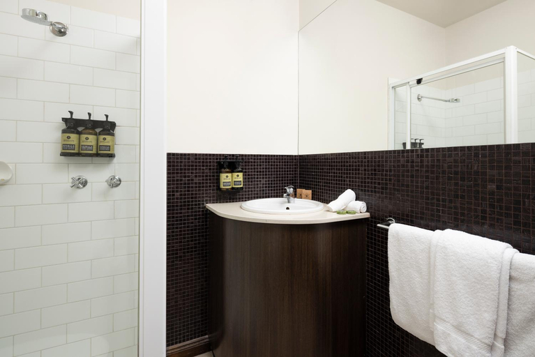 Bathroom 4