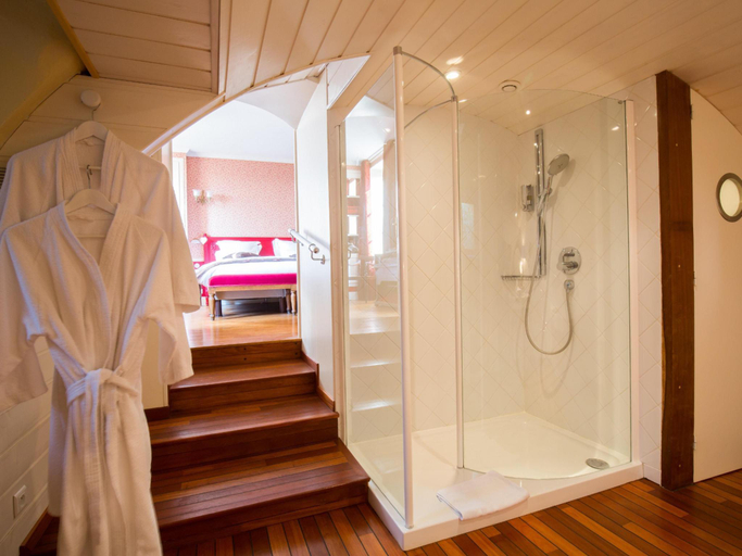 Bathroom 15