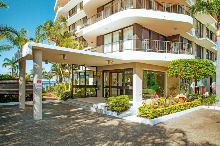 Broadwater Shores Waterfront Apartments, Gold Coast