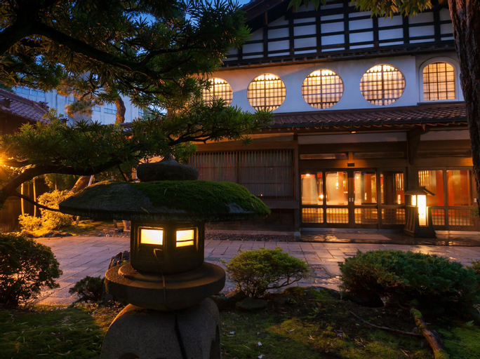Hoshi, Komatsu
