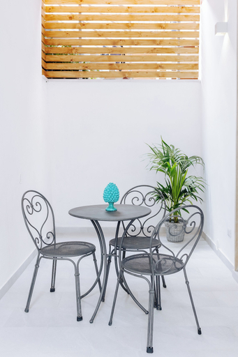 Others 4, Maison Lorelle, Napoli