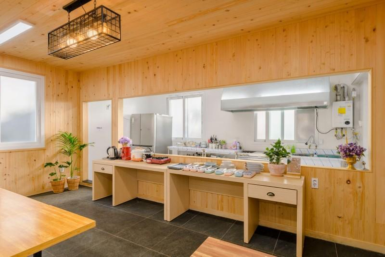 5, Seogwipo Muldandongsan Log Pension, Seogwipo