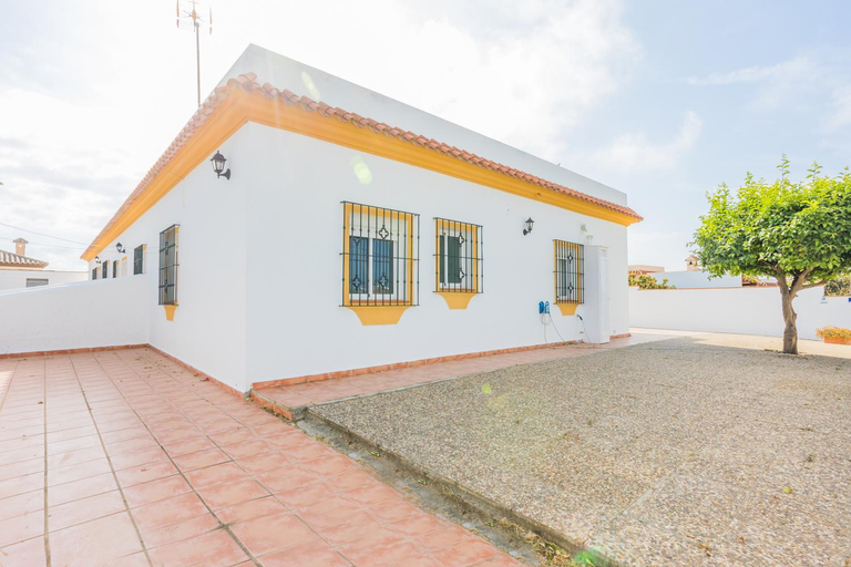 Others 4, Villa Juan, Cádiz