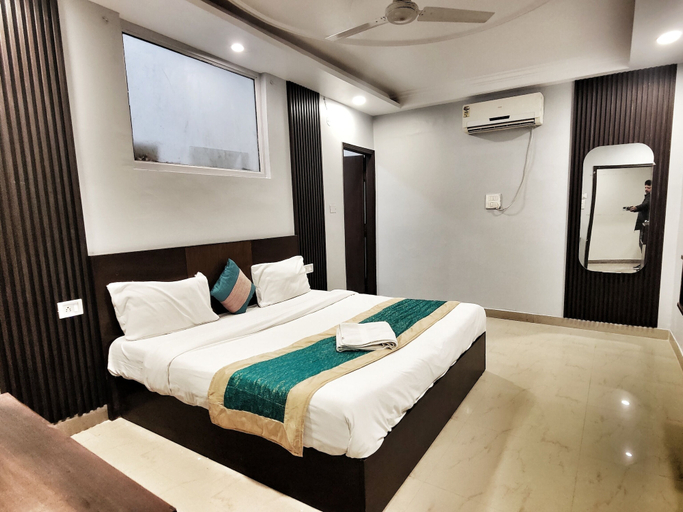 Bedroom 3, Hotel the terminal, Delhi