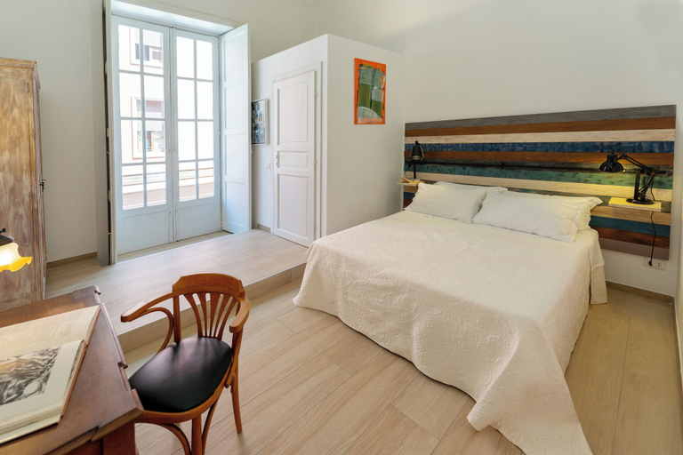 Bedroom 5, Donna Fortuna, Catania