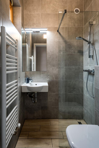 Bathroom 3, Atrium Agard Panzio, Gárdony