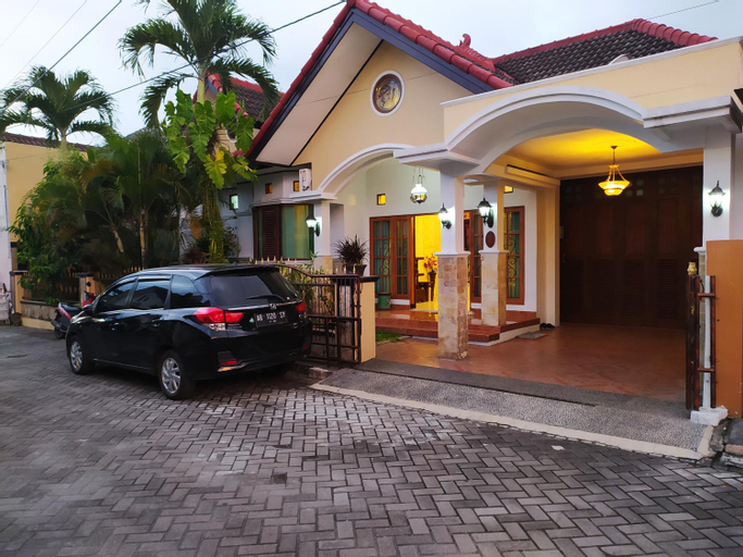 Exterior 1
