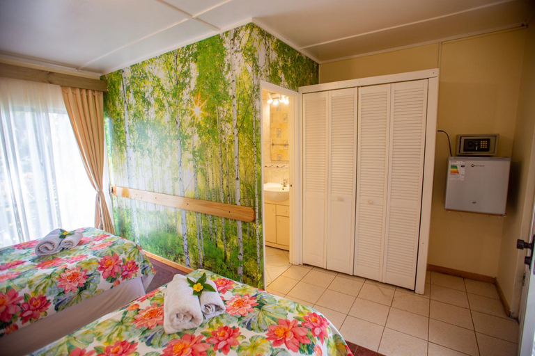 Others 5, Hostal Uruhao, ísla de Pascua