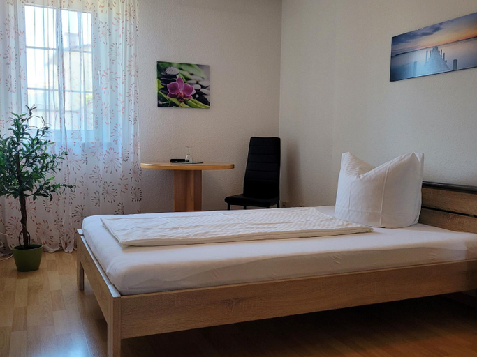 Bedroom 4, Hotel Scheffelhof, Waldshut