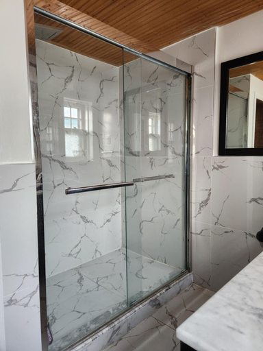 Shower 5, Classic Home, Niagara