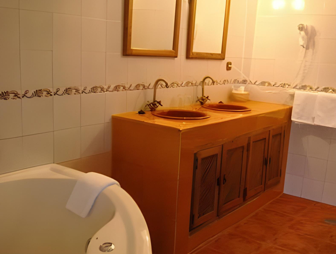 Bathroom 4, Posada de Jose Mª El Tempranillo, Málaga
