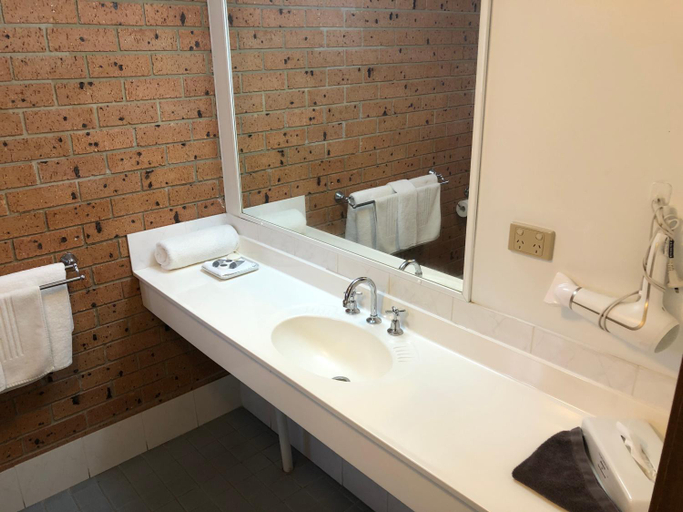 Bathroom 4