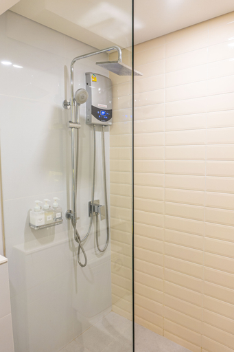 Bathroom 18