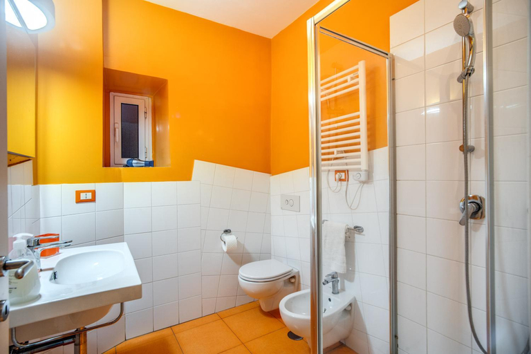 Bathroom 5, Apartments Rione Trastevere XIII, Roma