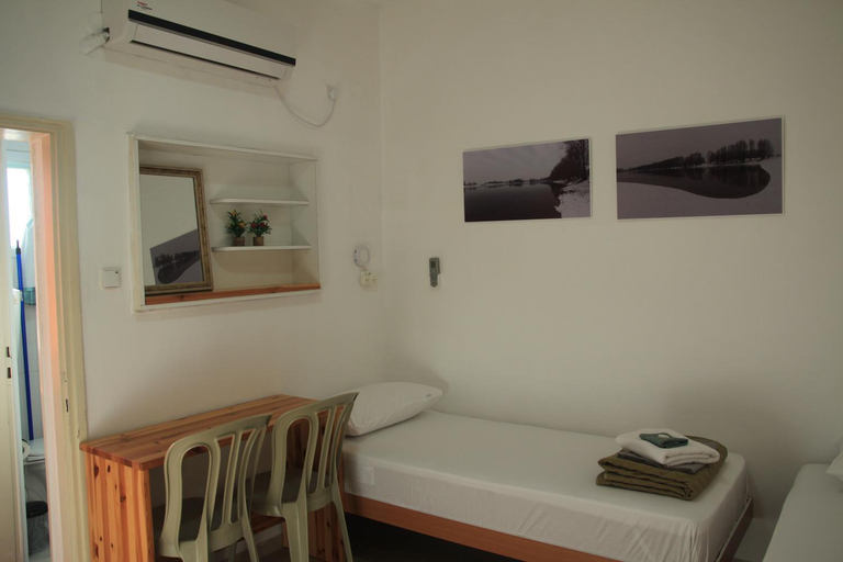 Others 3, David Hostel