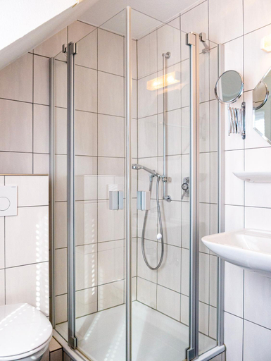 Bathroom 5, Hotel Gerlach, Bernkastel-Wittlich