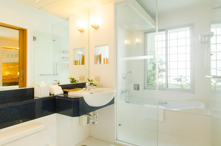 Bathroom 11