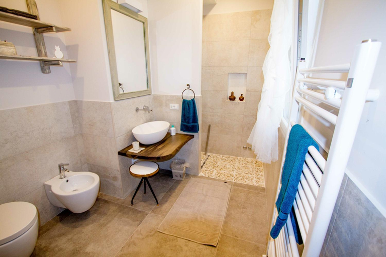 Bathroom 2, Il Sole di Poggi, Imperia