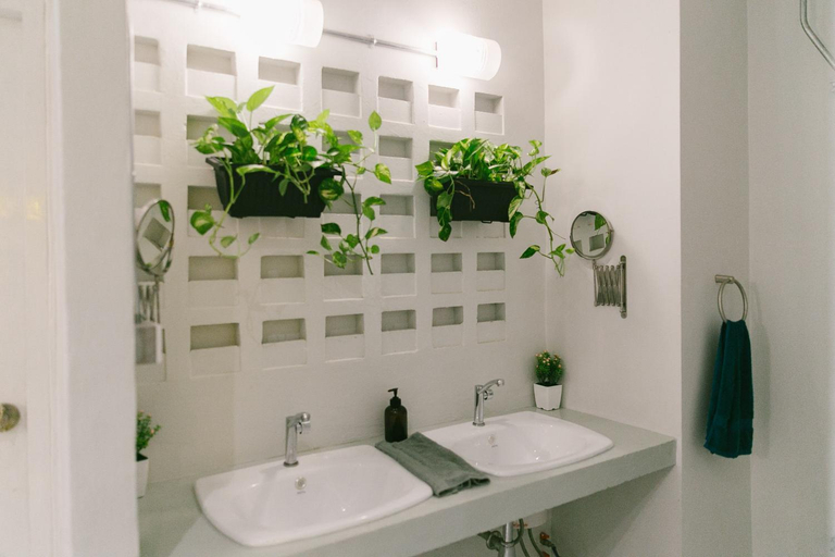 Bathroom 16