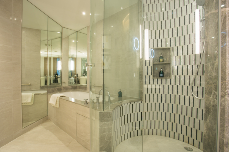Bathroom 18