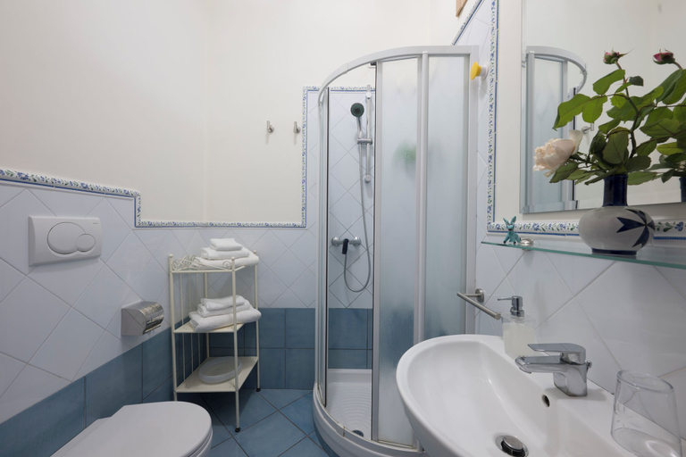 Bathroom 5, Dint' a Torre Bed & Breakfast, Salerno
