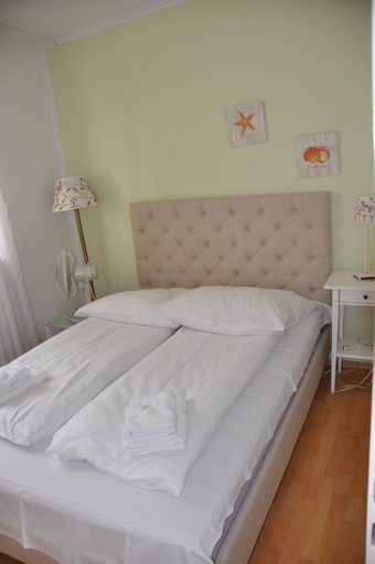 Bedroom 4, Hotel-Pension Asta, München