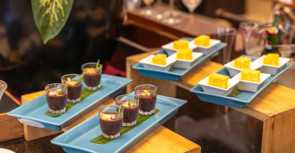 Food & Drinks 16