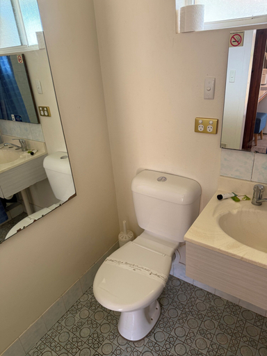 Bathroom 3, Crown Motel Wellington, Wellington