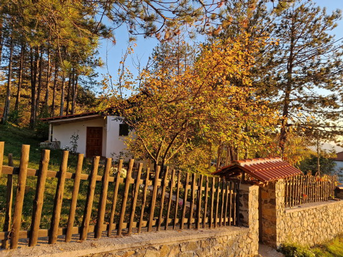 Exterior 14