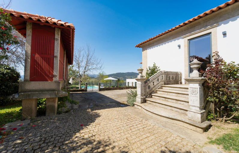 Casas de Vila Pouca, Mondim de Basto