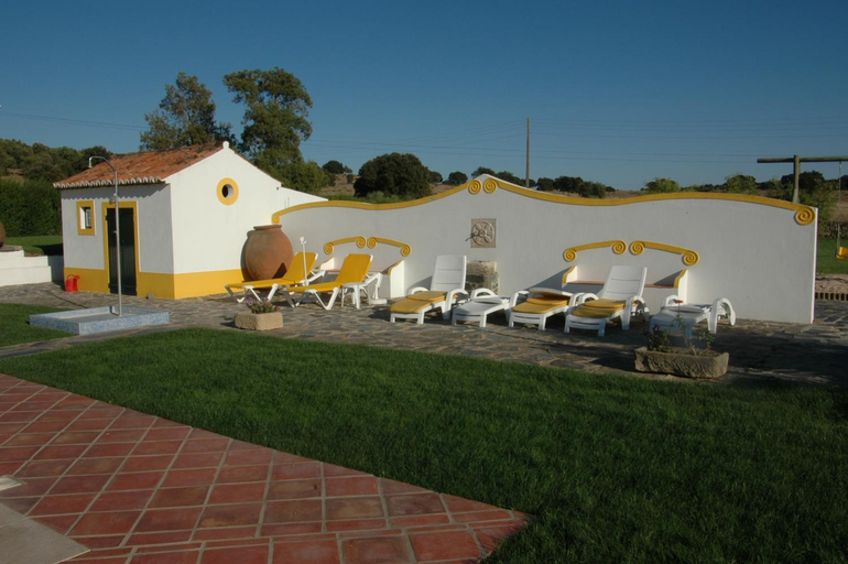 Quinta do Cabecote, Fronteira