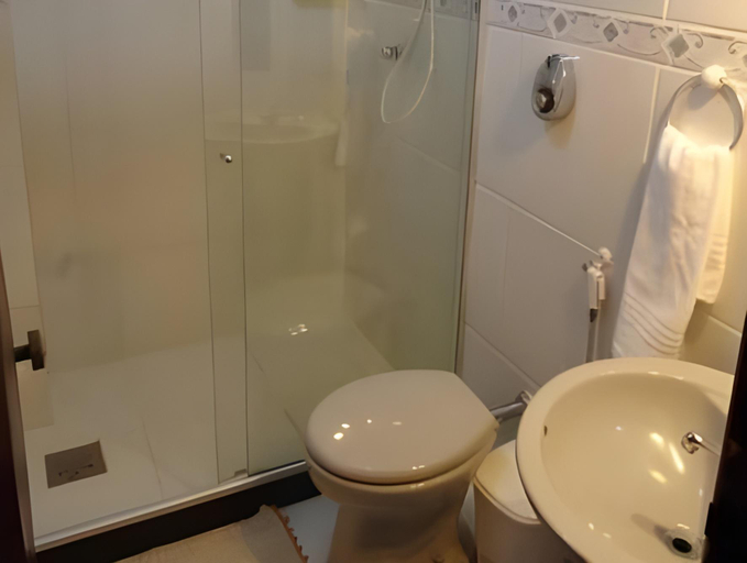 Bathroom 2, Dunas de Itaipu, Niterói