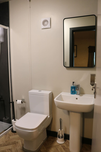 Bathroom 3, Black Dog Inn, Blackburn with Darwen