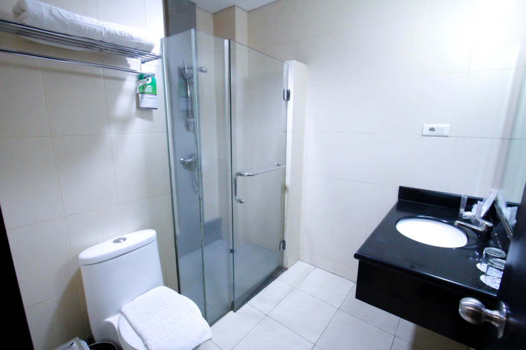 Bathroom 5, Rattan Inn, Banjarmasin
