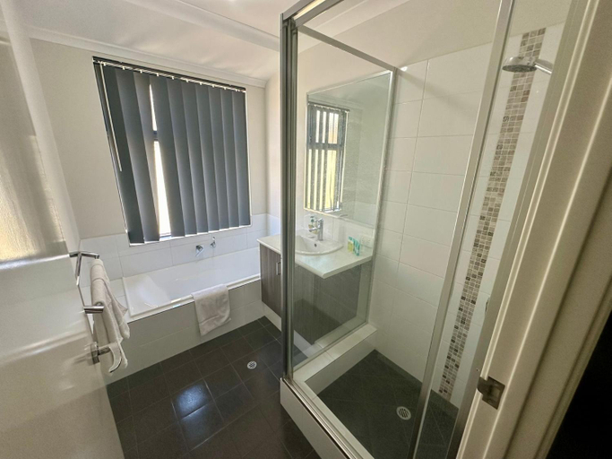 Bathroom 3, Quiet Busselton Retreat, Busselton