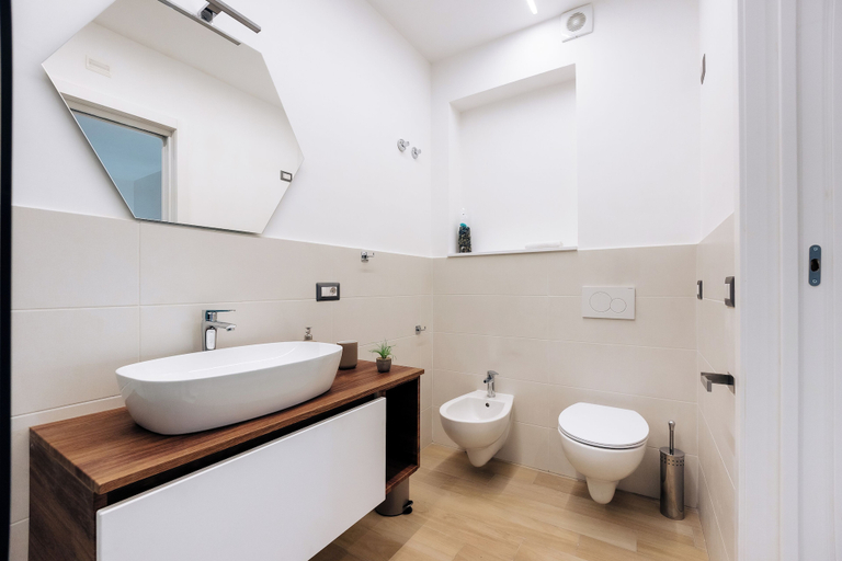 Bathroom 3, Maison Lorelle, Napoli