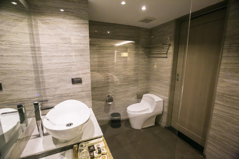 Bathroom 26