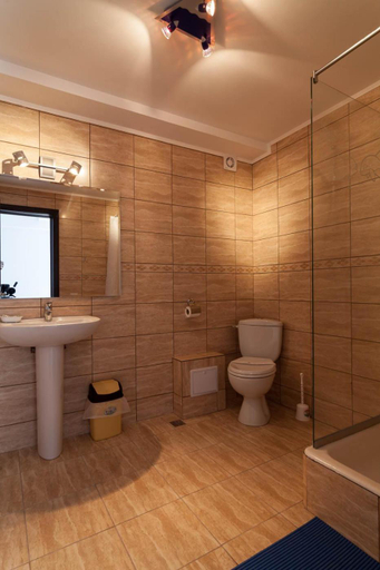 Bathroom 3, Edmond, Tuzla