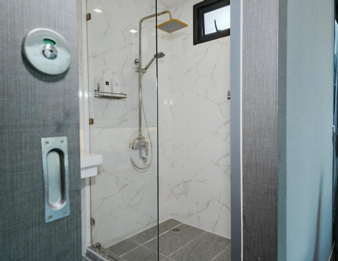 Bathroom 10