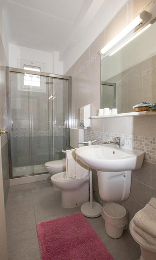 Bathroom 4, Hotel Lido, Gorizia