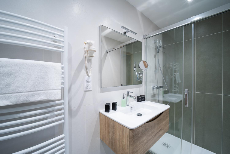 Bathroom 8