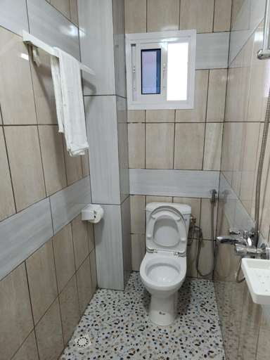 Bathroom 2, Magnifique Appartement a Kotto, Calme, Propre et Securise avec groupe Electrogene et WiFi, Wouri