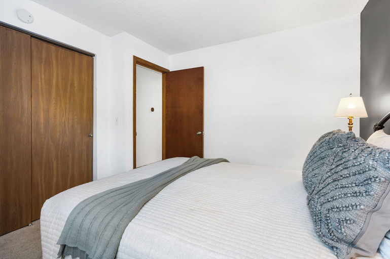 Bedroom 3, Tee Time on Turnberry Surrounded by the Shore of Lake Taneycomo, Taney