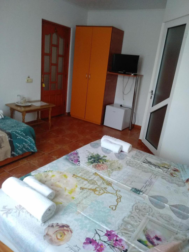 Others 3, Casa Carlo, Tuzla