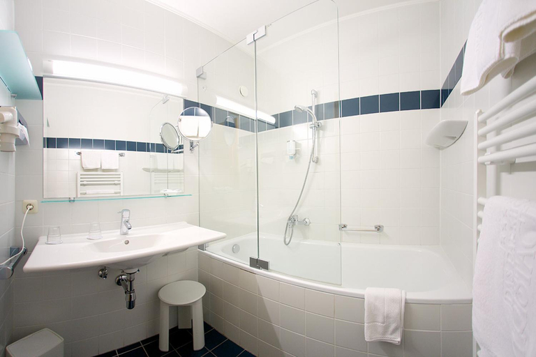Bathroom 5, Parkhotel Tristachersee, Lienz