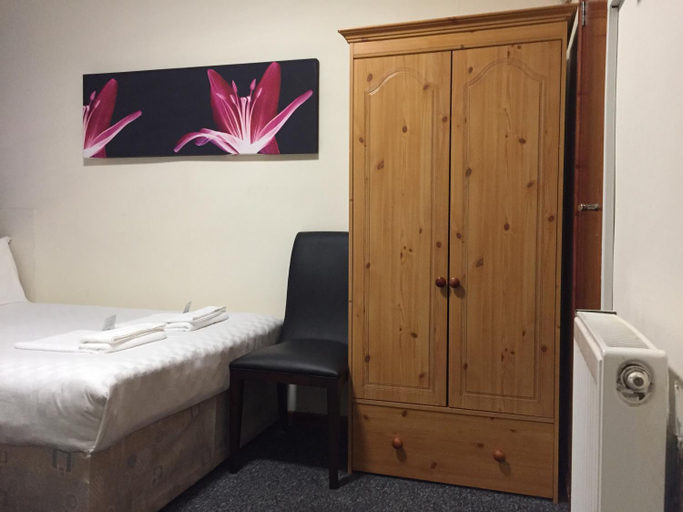 Bedroom 2, Fortuna Hotel- Near Pleasure Beach, Blackpool