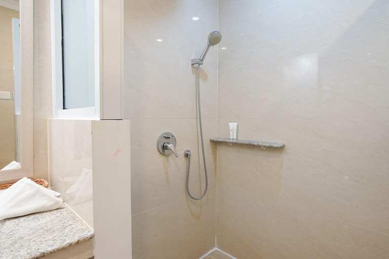 Bathroom 4